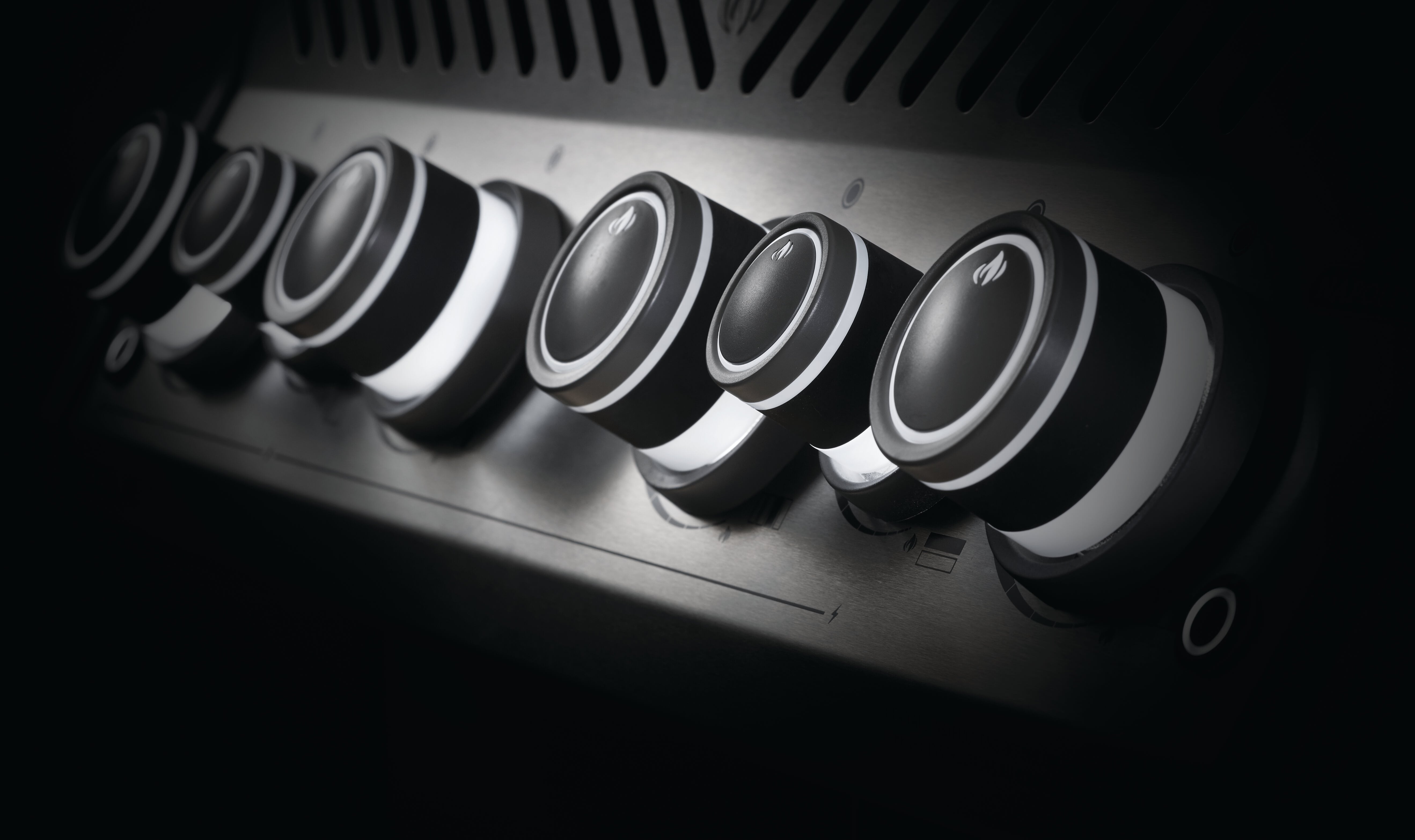 Napoleon Rogue RSE 425 3 Burner SS BBQ with Side Burner