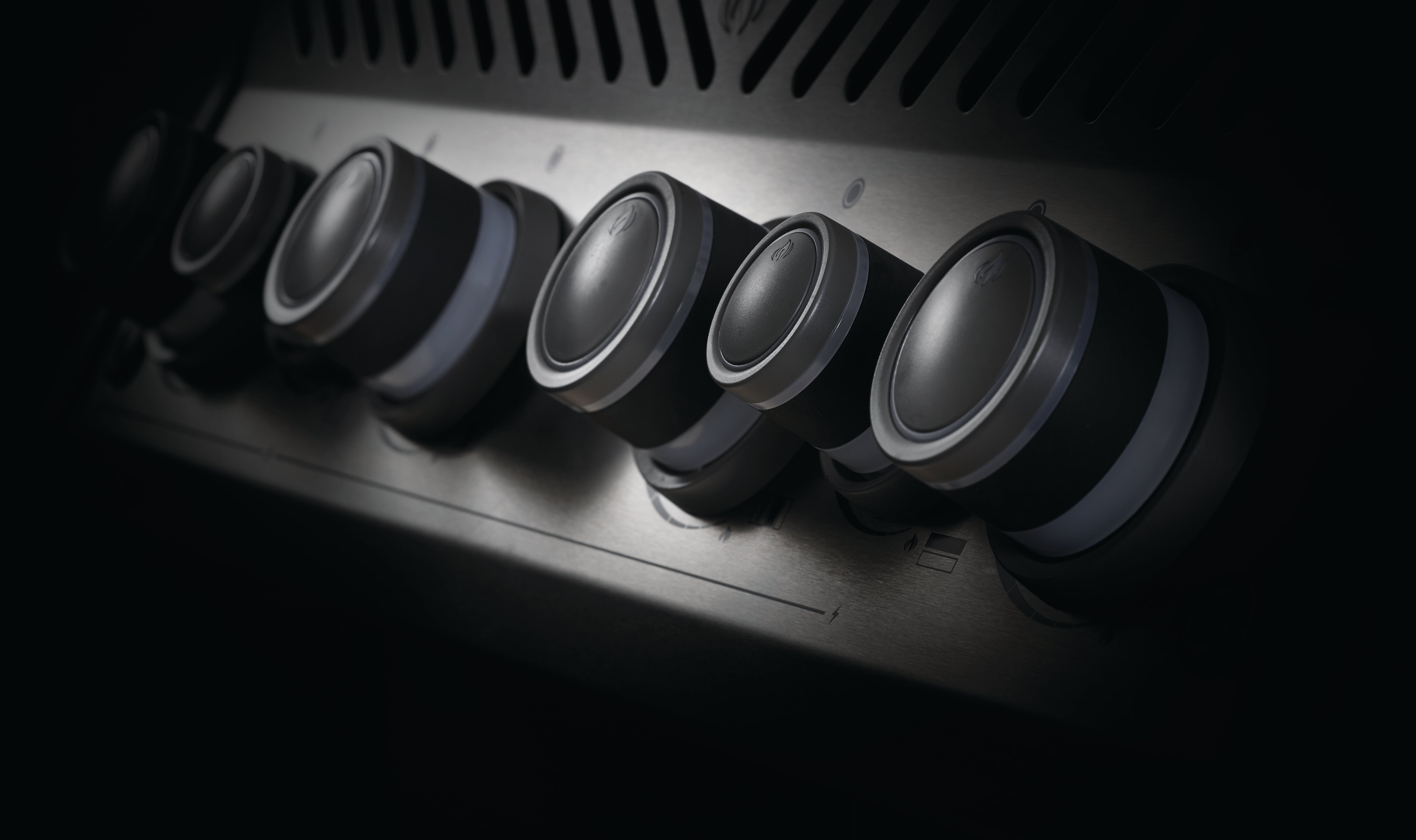 Napoleon Rogue RSE 425 3 Burner SS BBQ with Side Burner