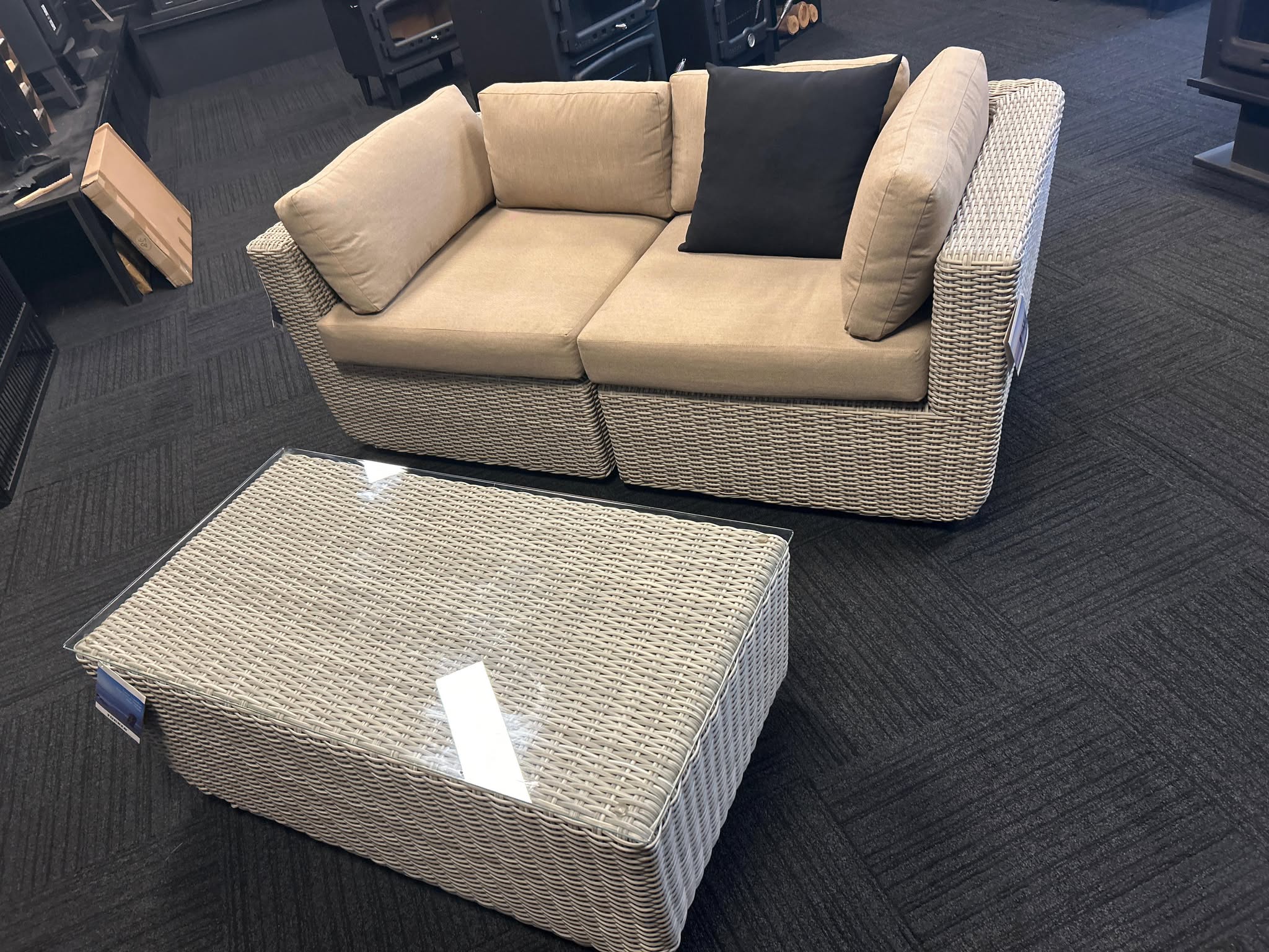 Clearance Sale - Hampton Corner Lounge with Coffee Table