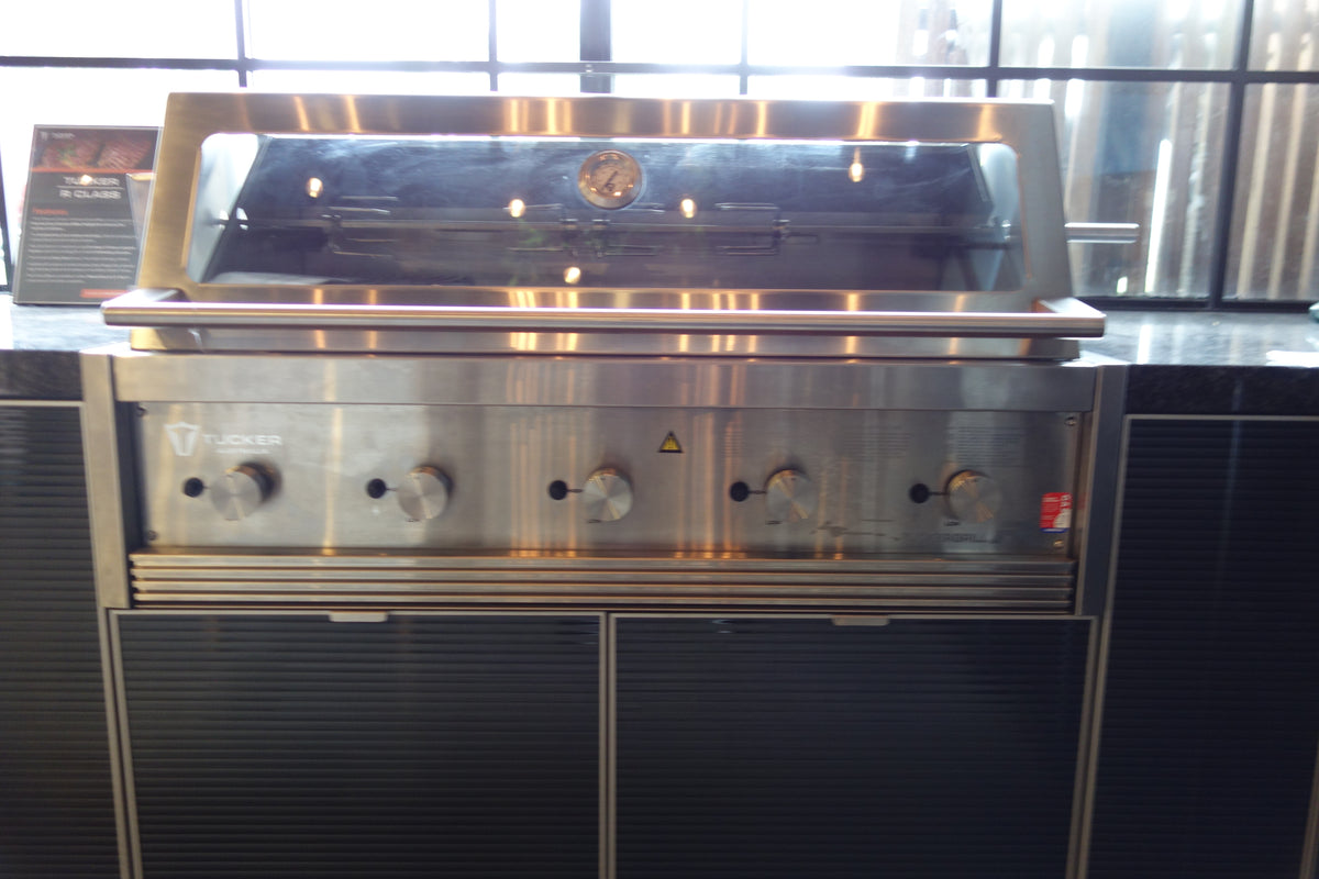 Tucker R Class V10 BBQ Built In