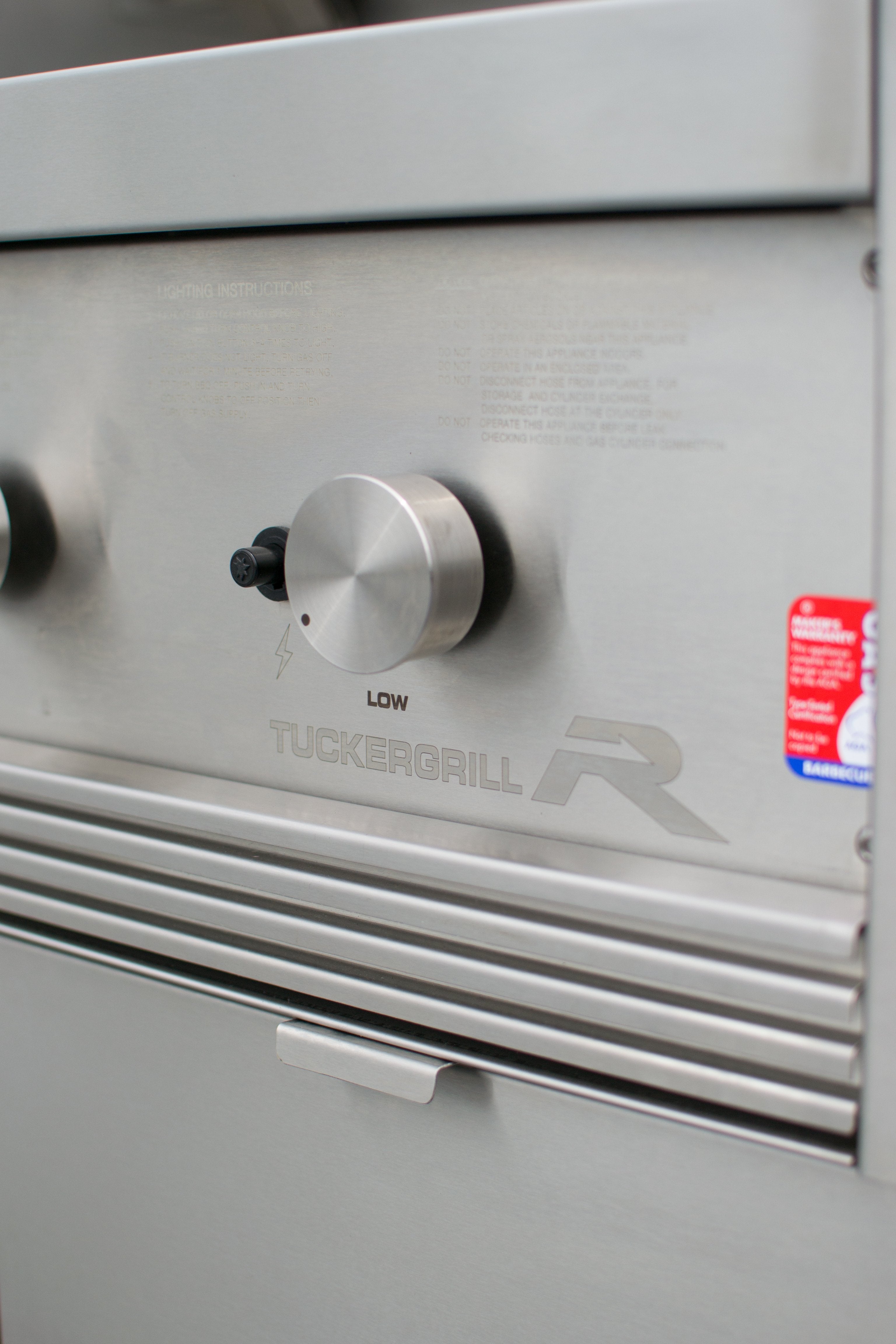 Tucker R Class V8 BBQ with Flame Failure