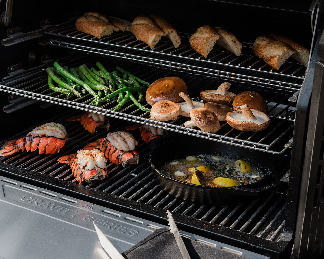 Masterbuilt Gravity Series XT Digital Charcoal Grill + Smoker
