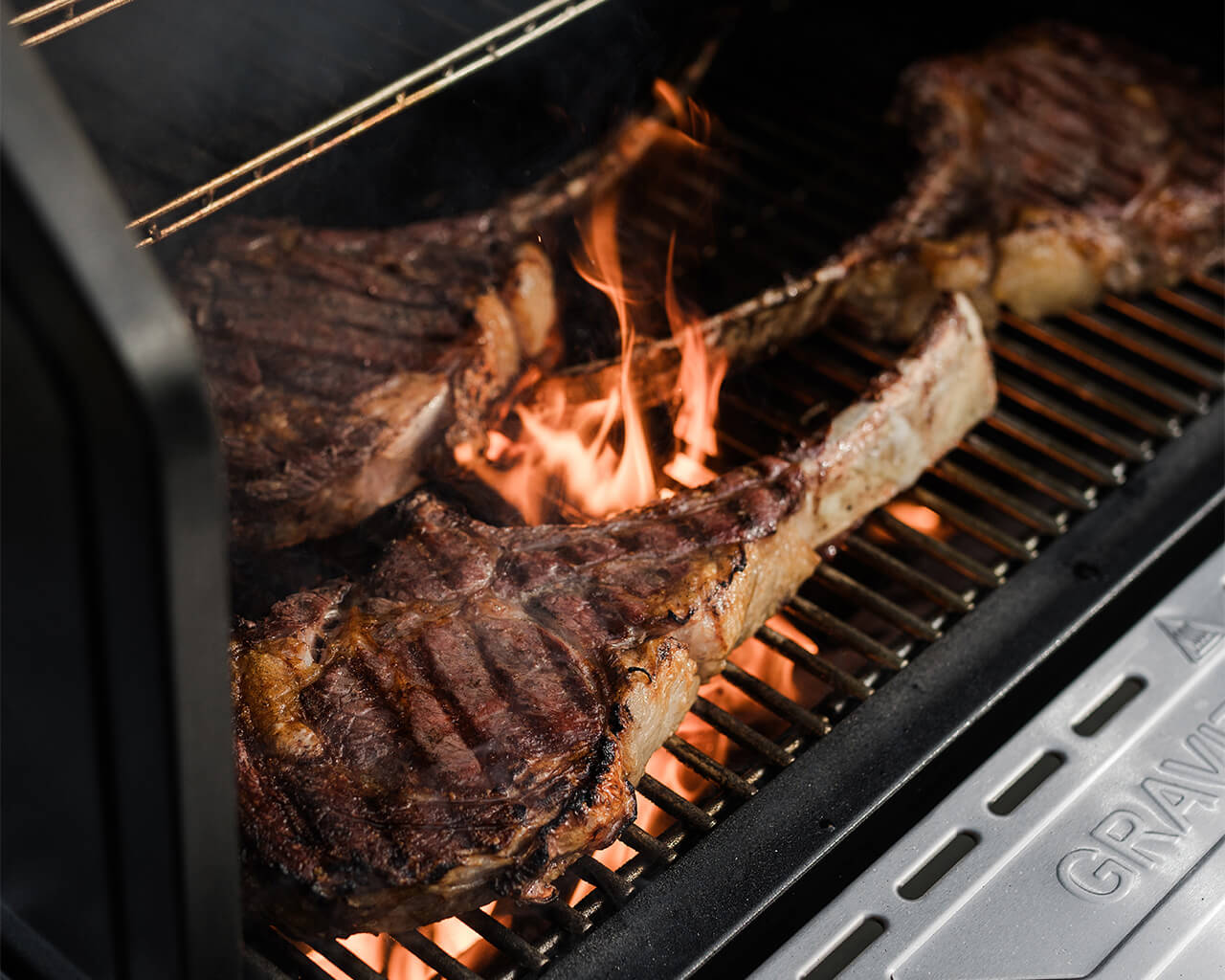 Masterbuilt Gravity Series XT Digital Charcoal Grill + Smoker