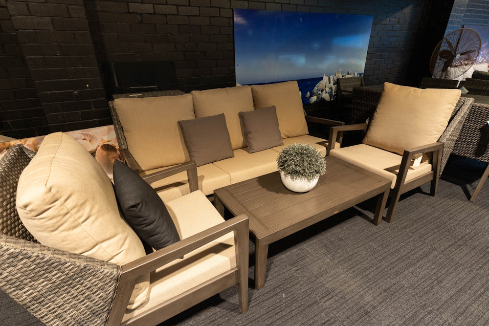 Monte Carlo 4 piece Gamblers Set - HighRollers VIP Lounge setting