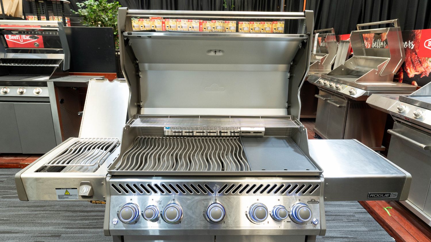 Napoleon Rogue Pro-S 625 SS 5 Burner BBQ with Infrared Sizzle Sideburner