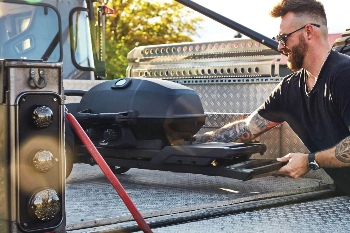 Napoleon Phantom Travel Q Pro with Scissor Cart