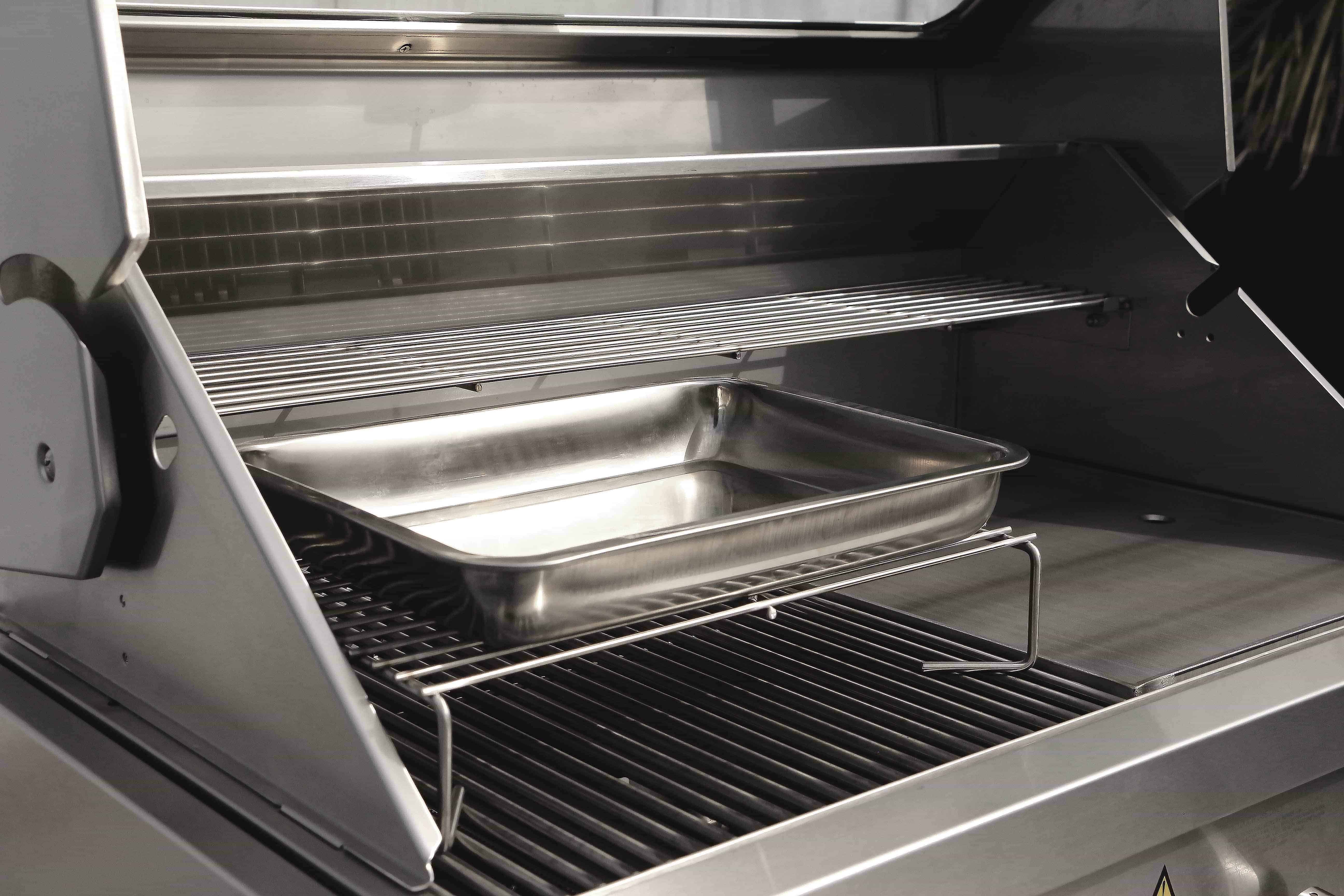 Tucker R Class V8 BBQ Built In with Flame Failure