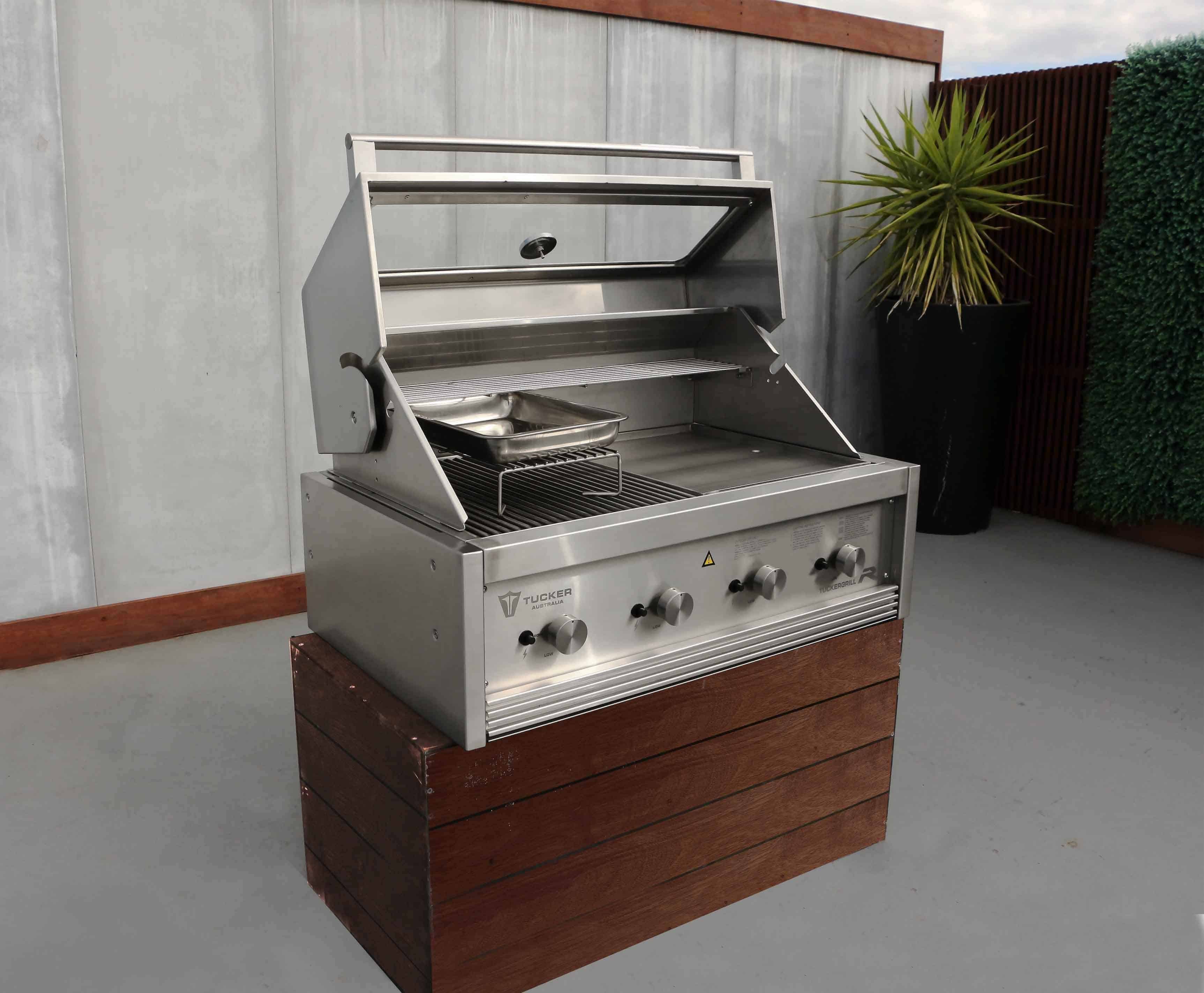 Tucker R Class V8 BBQ Built In with Flame Failure