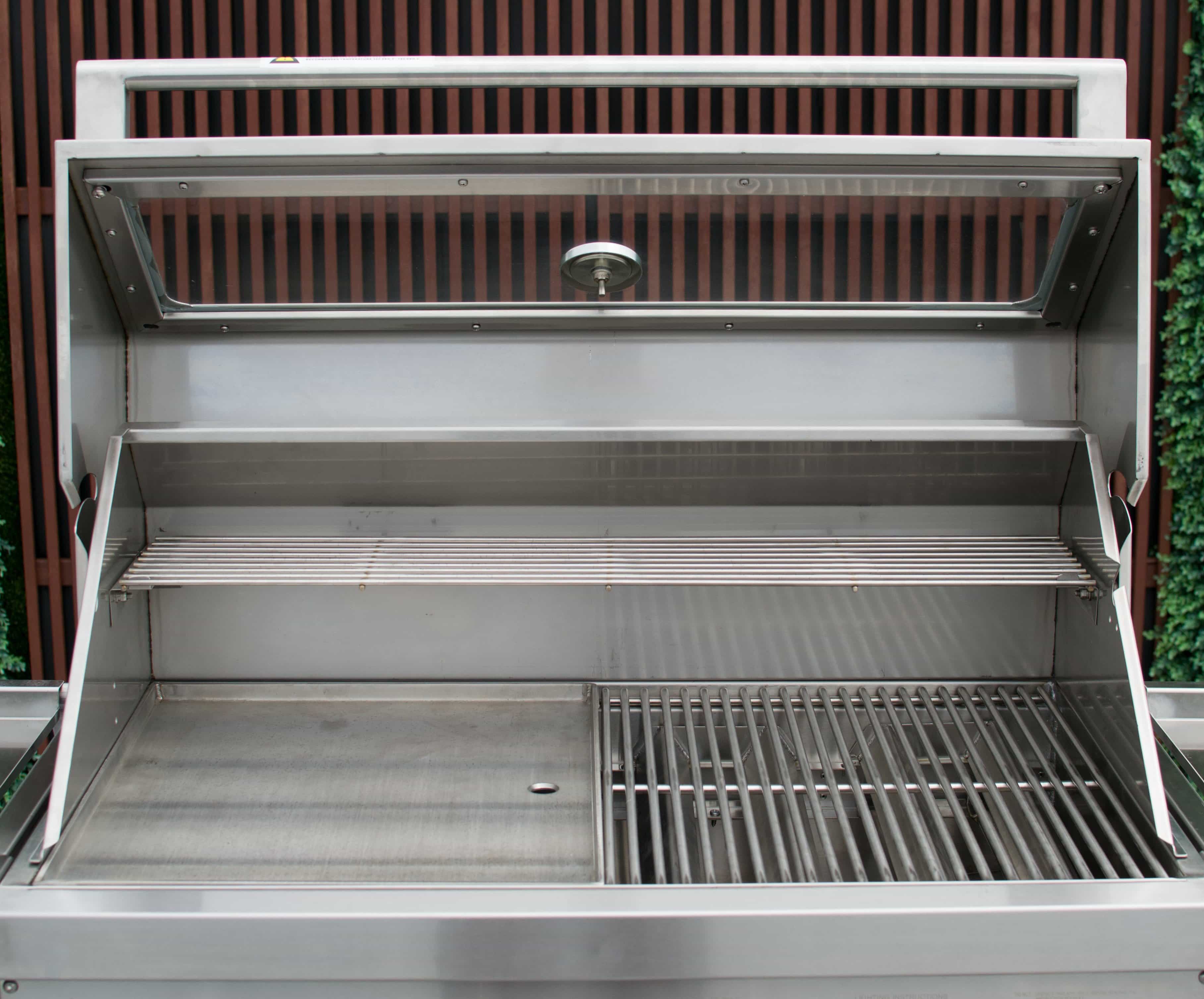 Tucker R Class V8 BBQ with Flame Failure