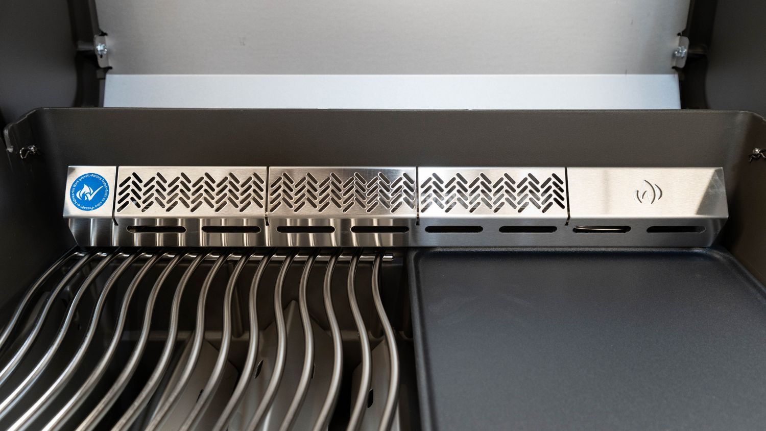 Napoleon Rogue Pro-S 425 SS 3 Burner BBQ with Infrared Sizzle Sideburner