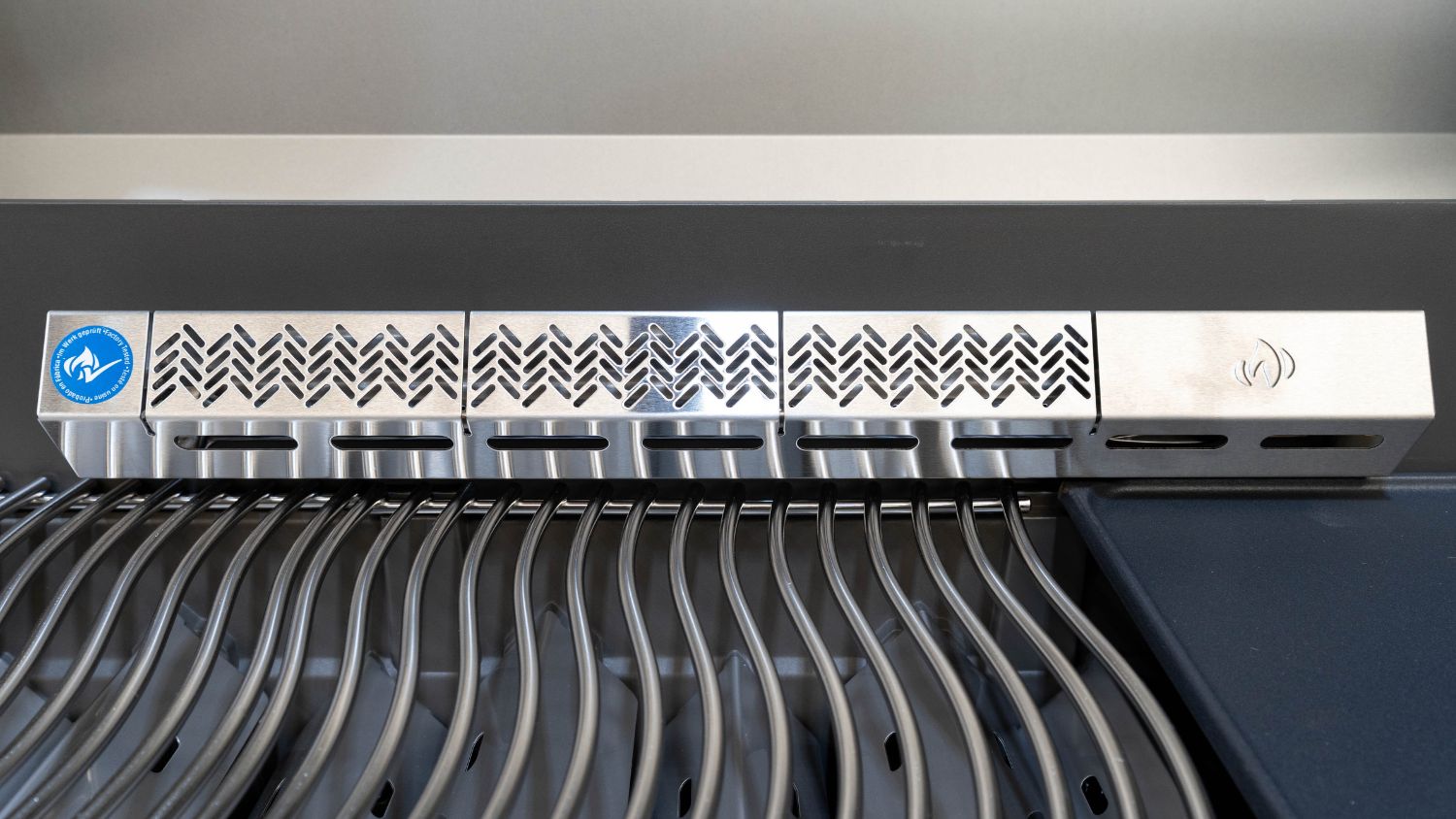 Napoleon Rogue Pro-S 625 SS 5 Burner BBQ with Infrared Sizzle Sideburner