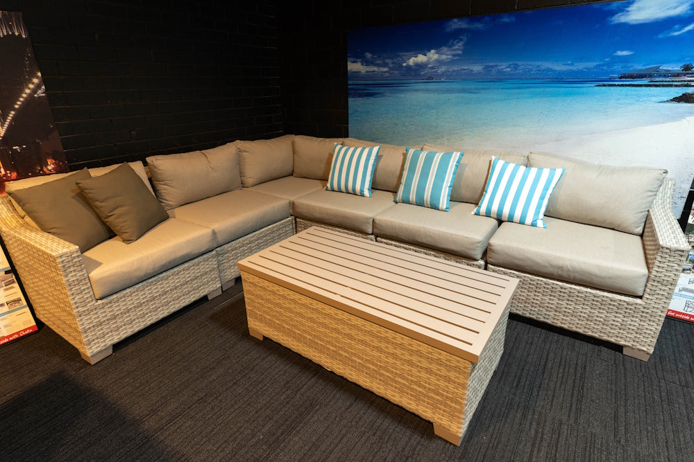 Clearance Sale - Shelta Shelbourne 7 Piece Casual Setting