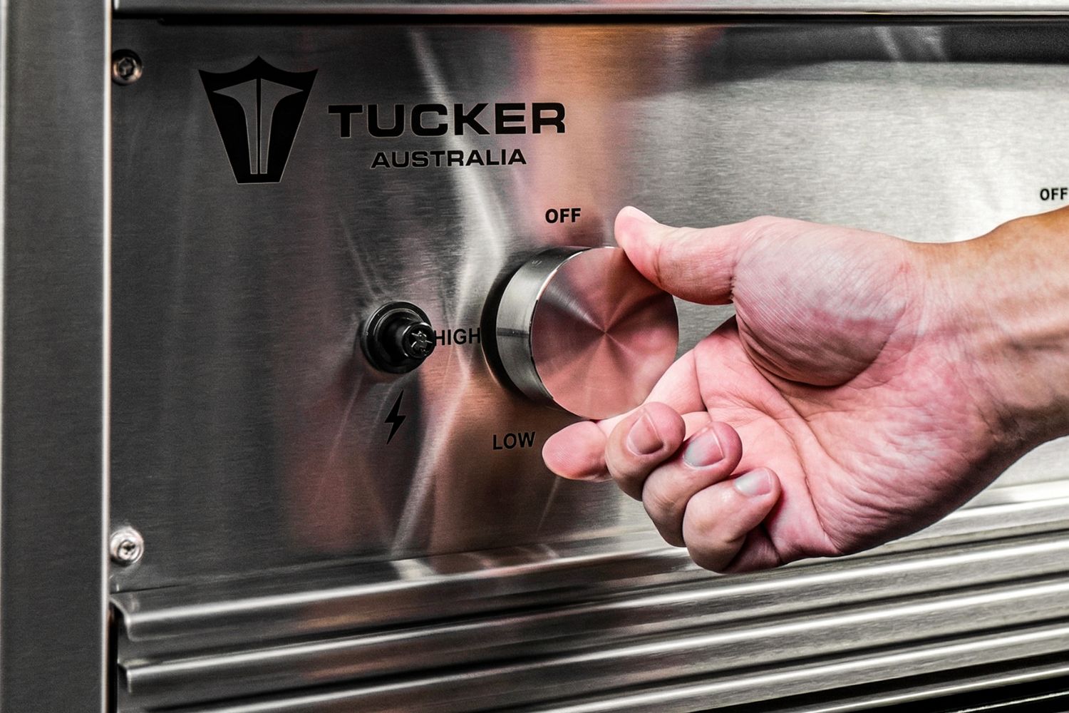 Tucker R Class V8 BBQ Built In with Lid - Tucker Barbecues