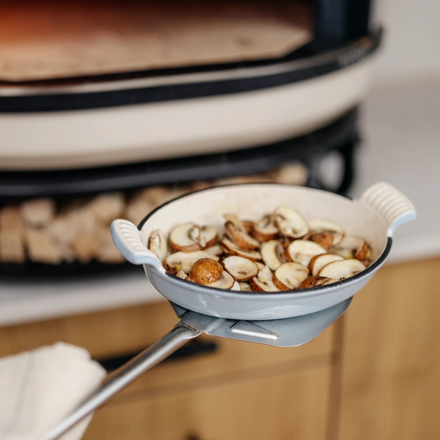 Gozney Utility Turning Peel - Tucker Barbecues