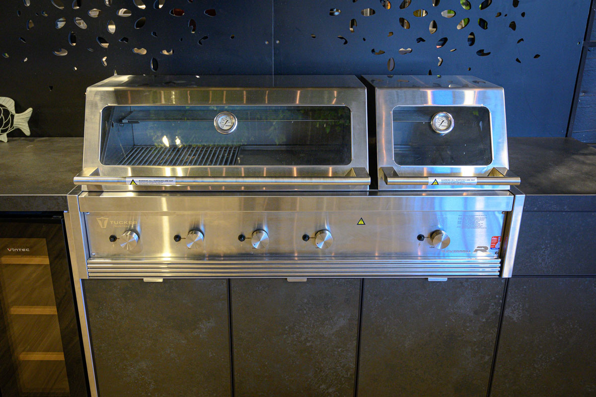 Tucker R Class V8+1 BBQ Built In with Flame Failure