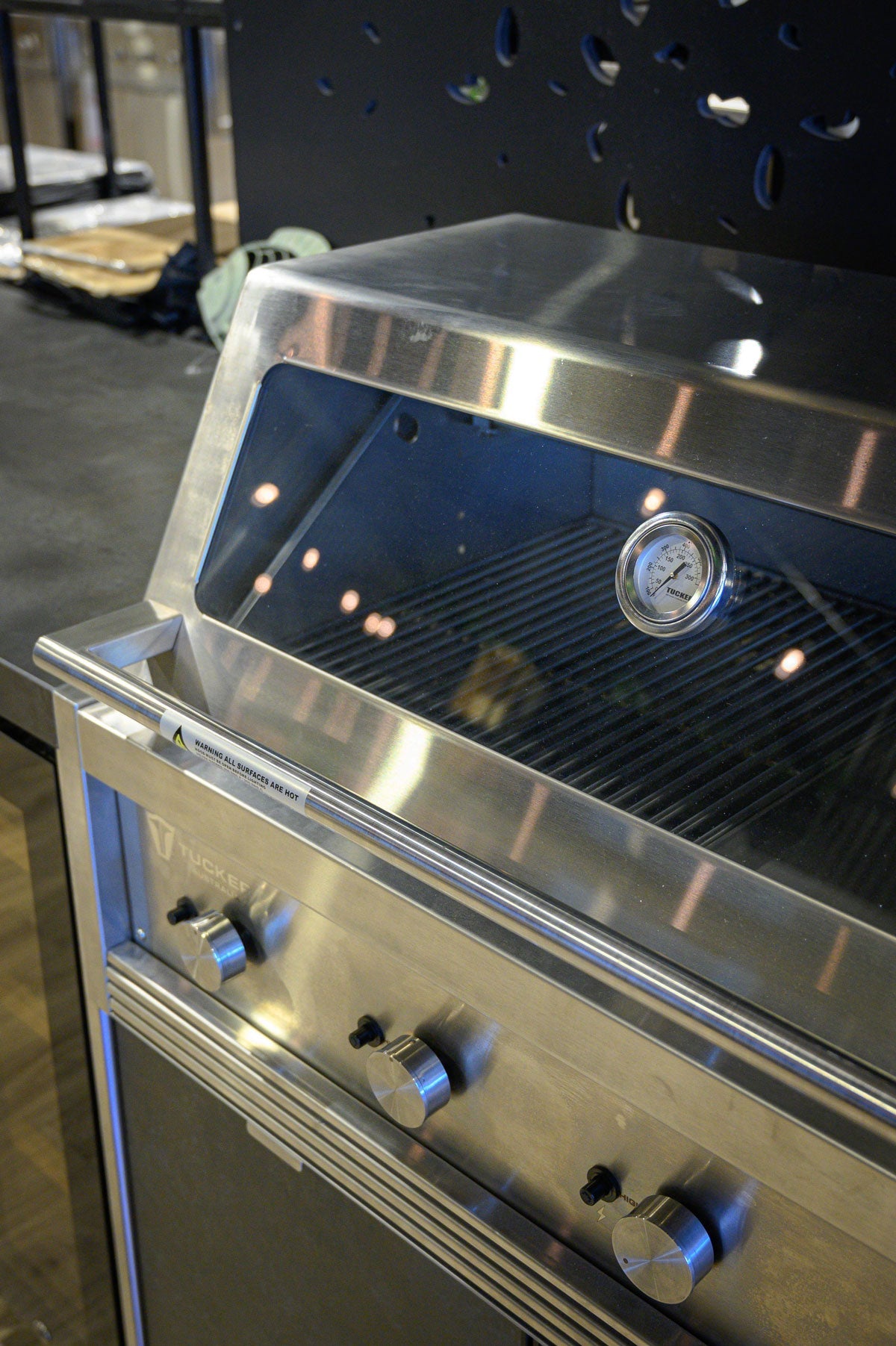 Tucker R Class V8+1 BBQ Built In with Flame Failure
